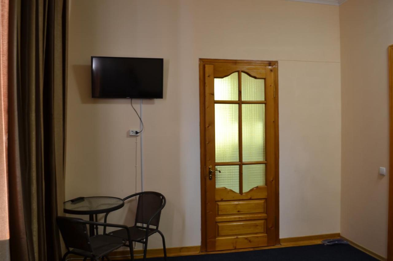 Art Hotel Chernivtsi Exterior foto